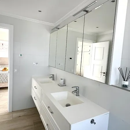 Mi Capricho Beachfront Penthouse With Terrace And Sea View *